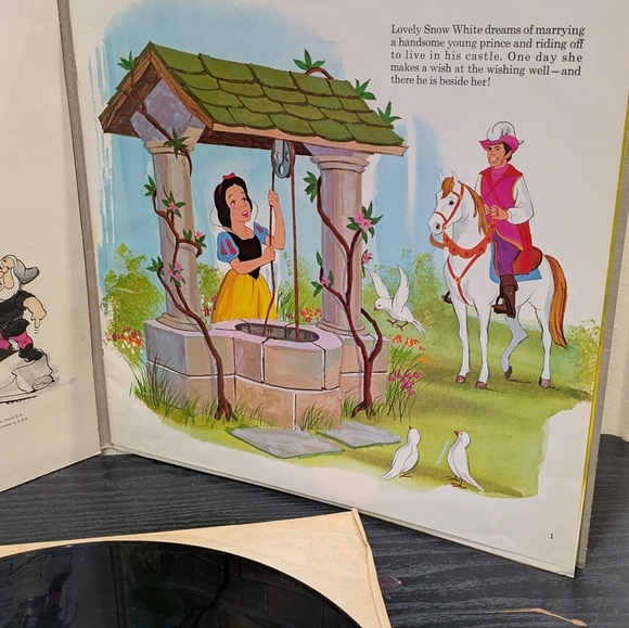 Disney Snow White Vinyl Record - Multicolor - Picture 3 of 5